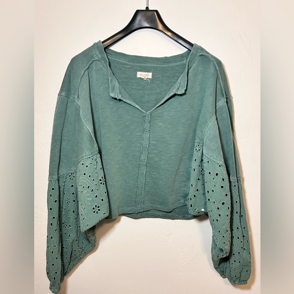 Anthropologie Pilcro Batwing Eyelet Top Medium Sage Green Cropped EUC - Picture 8 of 12